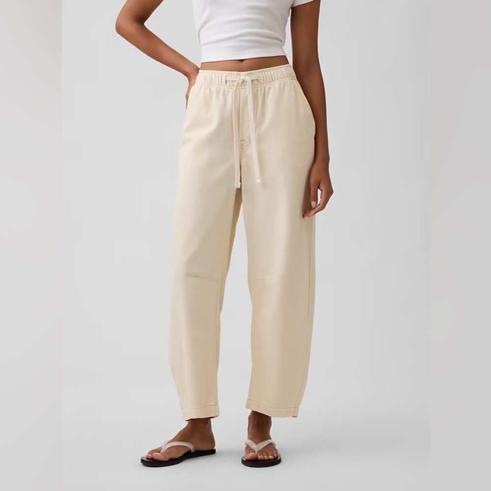 NWT! GAP Mid Rise Pull-On Barrel Jeans - Size XS 🖤